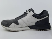 Paar schoenen, maat 9 lo, monogram - afbeelding 5 van  9