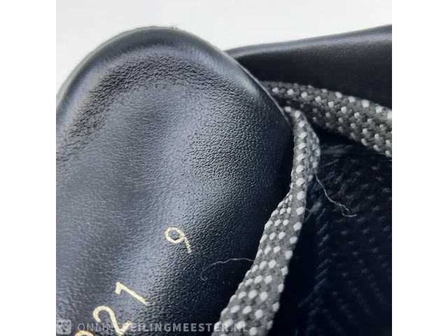 Paar schoenen, maat 9 lo, monogram - afbeelding 7 van  9