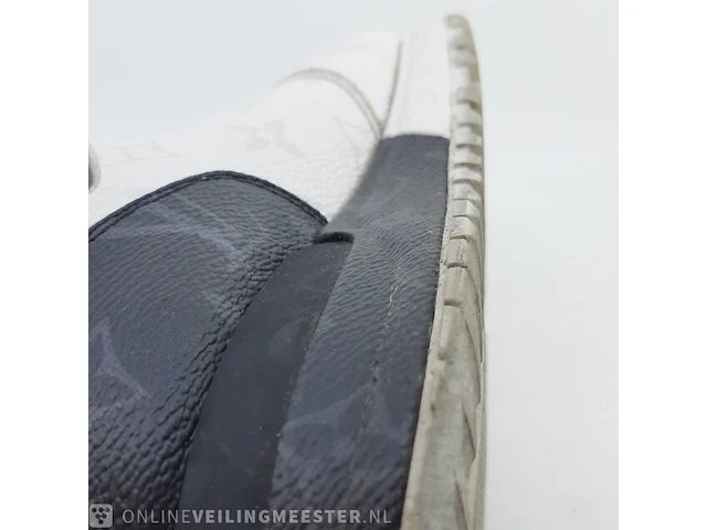 Paar schoenen, maat 9 lo, monogram - afbeelding 9 van  9