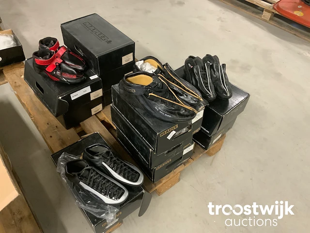 Paar schoenen - afbeelding 1 van  15