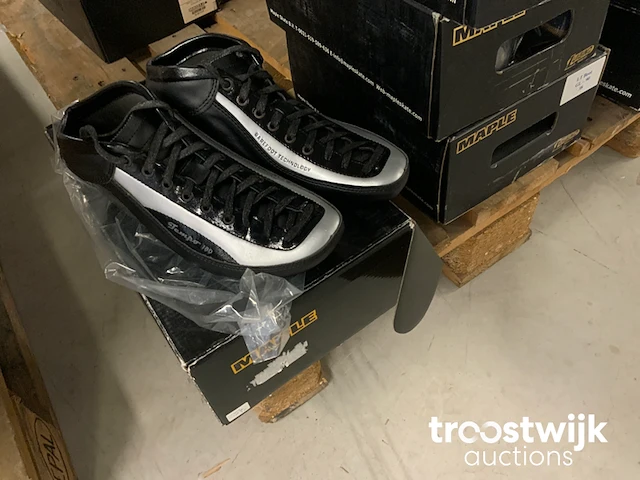 Paar schoenen - afbeelding 12 van  15