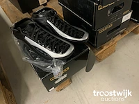 Paar schoenen - afbeelding 12 van  15