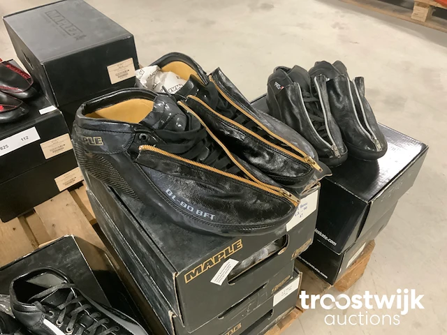 Paar schoenen - afbeelding 15 van  15