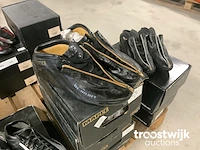 Paar schoenen - afbeelding 15 van  15