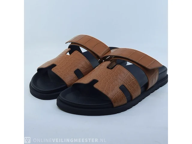 Paar slippers hermès, rg231882zh4202304 - afbeelding 1 van  8