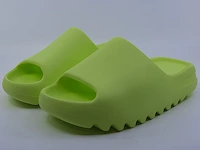 Paar slippers, maat 40 1/2 adidas, yeezy slide gz6138 - afbeelding 1 van  9