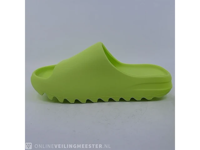 Paar slippers, maat 40 1/2 adidas, yeezy slide gz6138 - afbeelding 4 van  9