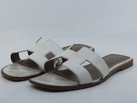 Paar slippers, maat 40 hermès