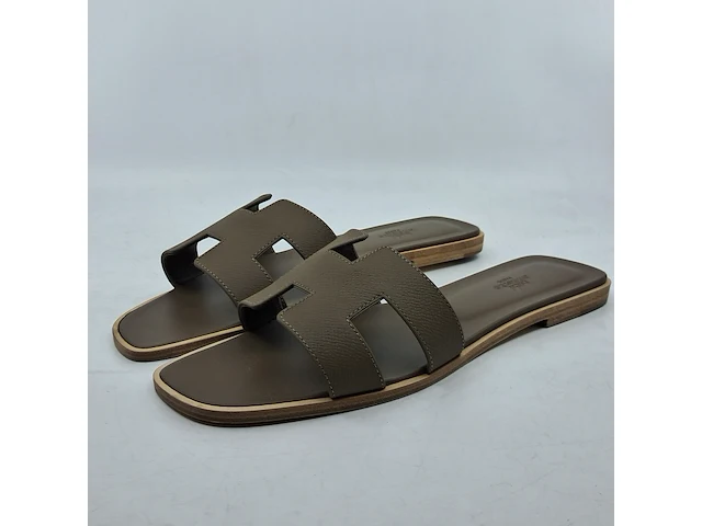 Paar slippers, maat 41, hermés - afbeelding 1 van  8