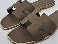 Paar slippers, maat 41, hermés - afbeelding 2 van  8