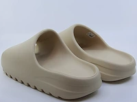 Paar slippers, maat 42 adidas, yeezy slide fz5897 - afbeelding 5 van  9