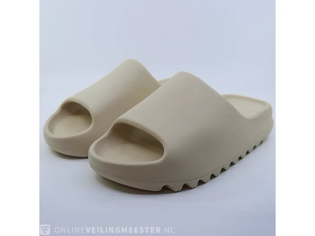 Paar slippers, maat 43 adidas, yeezy slide fz5897 - afbeelding 1 van  9