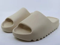 Paar slippers, maat 43 adidas, yeezy slide fz5897 - afbeelding 1 van  9