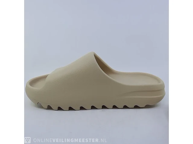 Paar slippers, maat 44 1/2 adidas, yeezy slide fz5897 - afbeelding 4 van  9