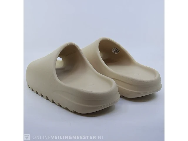 Paar slippers, maat 44 1/2 adidas, yeezy slide fz5897 - afbeelding 5 van  9