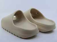 Paar slippers, maat 44 1/2 adidas, yeezy slide fz5897 - afbeelding 5 van  9