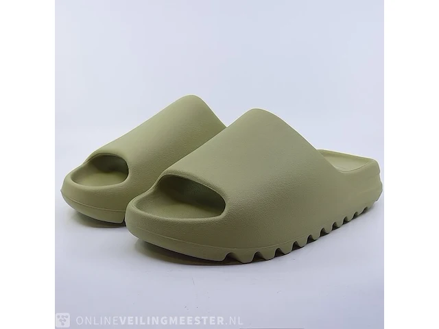 Paar slippers, maat 44 1/2 adidas, yeezy slide fz5904 - afbeelding 1 van  9