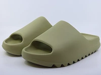 Paar slippers, maat 44 1/2 adidas, yeezy slide fz5904 - afbeelding 1 van  9