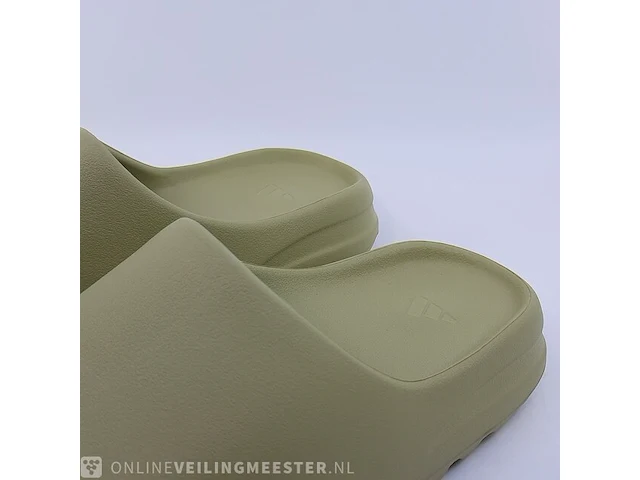 Paar slippers, maat 44 1/2 adidas, yeezy slide fz5904 - afbeelding 3 van  9