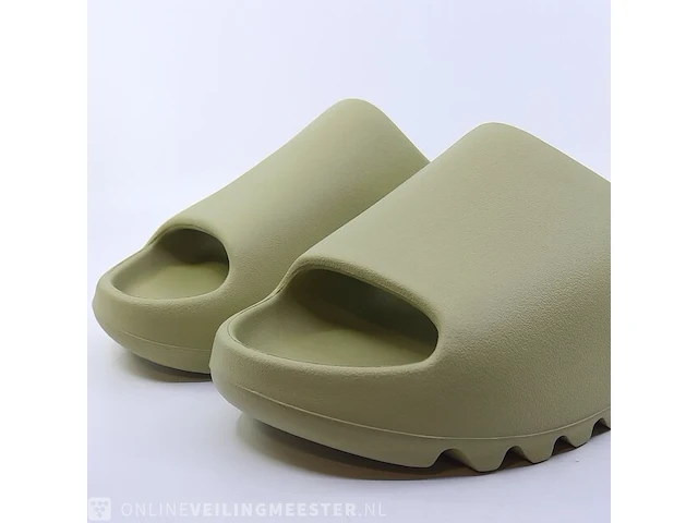 Paar slippers, maat 47 adidas, yeezy slide fz5904 - afbeelding 2 van  9