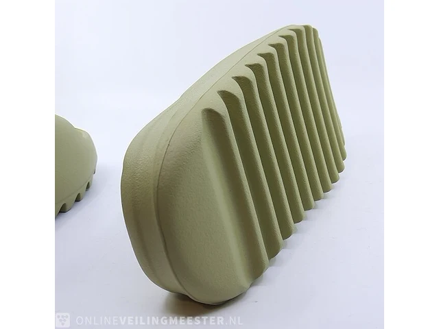 Paar slippers, maat 47 adidas, yeezy slide fz5904 - afbeelding 8 van  9
