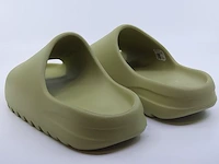 Paar slipppers, maat 40 1/2 adidas, yeezy slide fz5904 - afbeelding 5 van  9