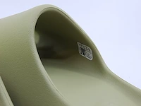 Paar slipppers, maat 40 1/2 adidas, yeezy slide fz5904 - afbeelding 6 van  9