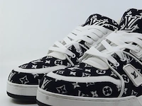 Paar sneakers, maat 11 louis vuitton, go 0213 - afbeelding 3 van  10