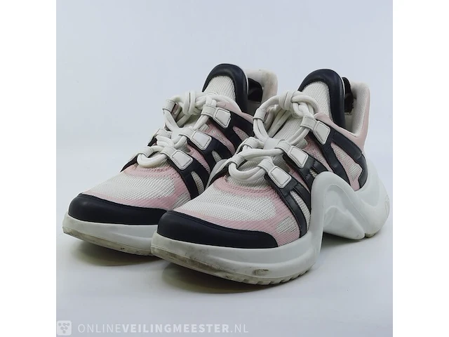 Paar sneakers, maat 36 1/2 louis vuitton, go 0169 - afbeelding 1 van  10
