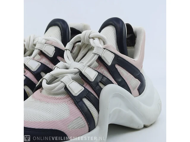 Paar sneakers, maat 36 1/2 louis vuitton, go 0169 - afbeelding 4 van  10