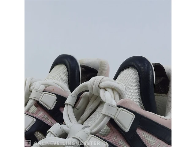 Paar sneakers, maat 36 1/2 louis vuitton, go 0169 - afbeelding 5 van  10