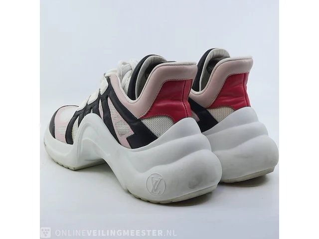 Paar sneakers, maat 36 1/2 louis vuitton, go 0169 - afbeelding 7 van  10