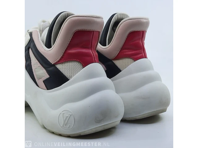 Paar sneakers, maat 36 1/2 louis vuitton, go 0169 - afbeelding 8 van  10