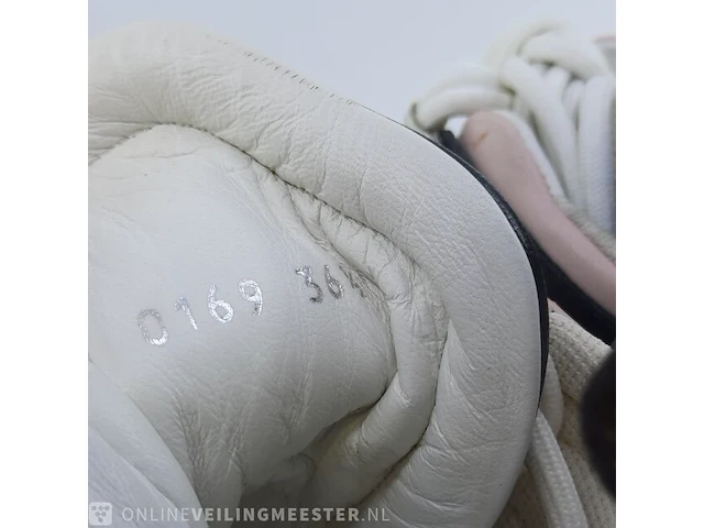 Paar sneakers, maat 36 1/2 louis vuitton, go 0169 - afbeelding 9 van  10