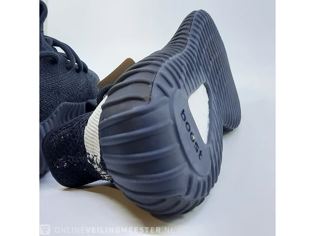 Paar sneakers, maat 36 2/3 adidas, yeezy boost 350 v2 by1604 - afbeelding 2 van  11