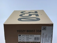 Paar sneakers, maat 36 2/3 adidas, yeezy boost 350 v2 by1604 - afbeelding 3 van  11