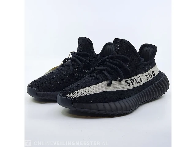 Paar sneakers, maat 36 2/3 adidas, yeezy boost 350 v2 by1604 - afbeelding 1 van  11