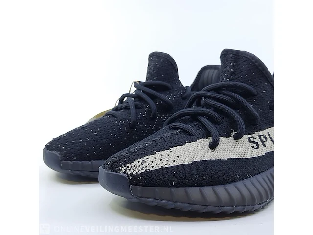 Paar sneakers, maat 36 2/3 adidas, yeezy boost 350 v2 by1604 - afbeelding 4 van  11