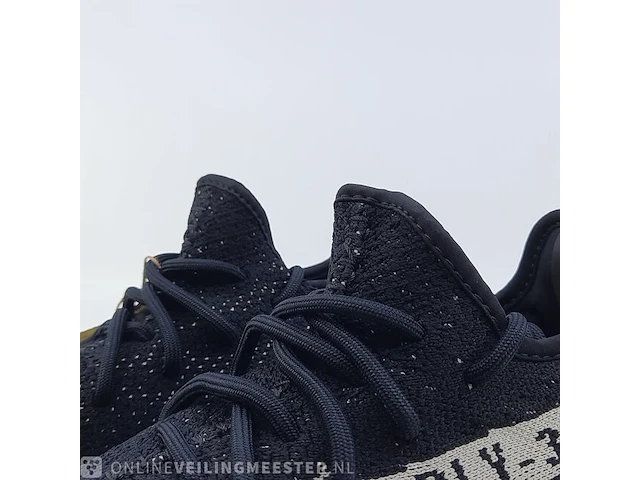 Paar sneakers, maat 36 2/3 adidas, yeezy boost 350 v2 by1604 - afbeelding 6 van  11