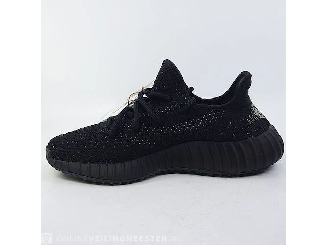 Paar sneakers, maat 36 2/3 adidas, yeezy boost 350 v2 by1604 - afbeelding 7 van  11