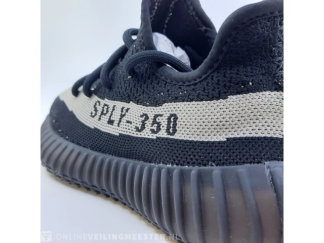 Paar sneakers, maat 36 2/3 adidas, yeezy boost 350 v2 by1604 - afbeelding 9 van  11