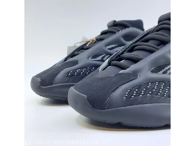 Paar sneakers, maat 36 adidas, yeezy 700 v3 gx6144 - afbeelding 2 van  9