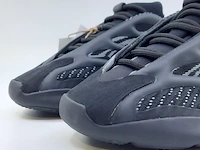 Paar sneakers, maat 36 adidas, yeezy 700 v3 gx6144 - afbeelding 2 van  9