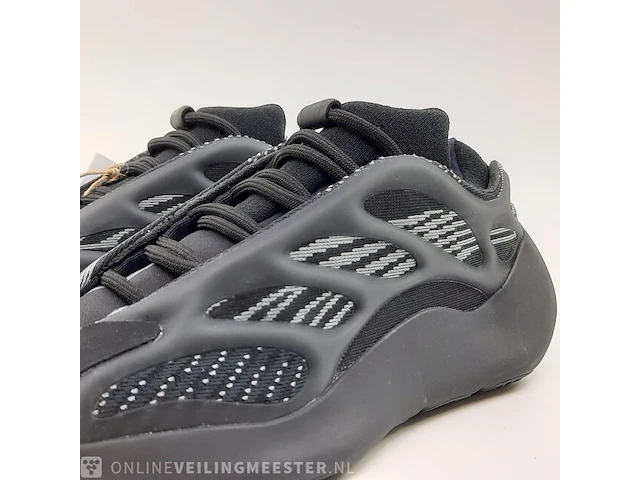 Paar sneakers, maat 36 adidas, yeezy 700 v3 gx6144 - afbeelding 3 van  9