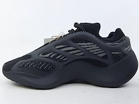 Paar sneakers, maat 36 adidas, yeezy 700 v3 gx6144 - afbeelding 5 van  9