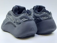Paar sneakers, maat 36 adidas, yeezy 700 v3 gx6144 - afbeelding 6 van  9