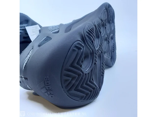 Paar sneakers, maat 36 adidas, yeezy 700 v3 gx6144 - afbeelding 8 van  9