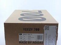 Paar sneakers, maat 36 adidas, yeezy 700 v3 gy0260 - afbeelding 2 van  10