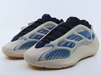 Paar sneakers, maat 36 adidas, yeezy 700 v3 gy0260 - afbeelding 1 van  10