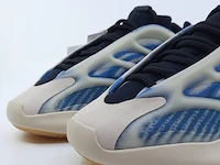 Paar sneakers, maat 36 adidas, yeezy 700 v3 gy0260 - afbeelding 3 van  10